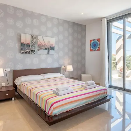 Mit Privatpool Fuer 8 Personen Ca 176 Qm In Portocolom, Mallorca Suedostkueste Von Mallorca *